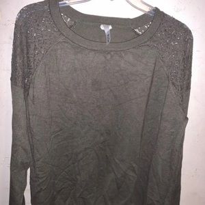 Cute long sleeve in women’s!